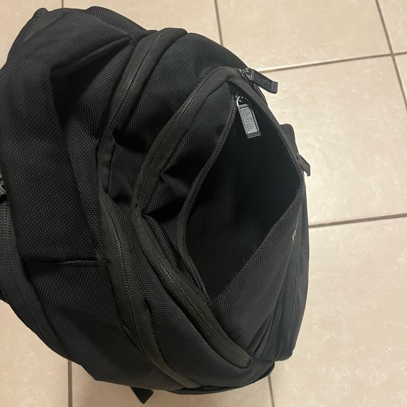 Kenneth Cole Backpack - Picture 6 of 9